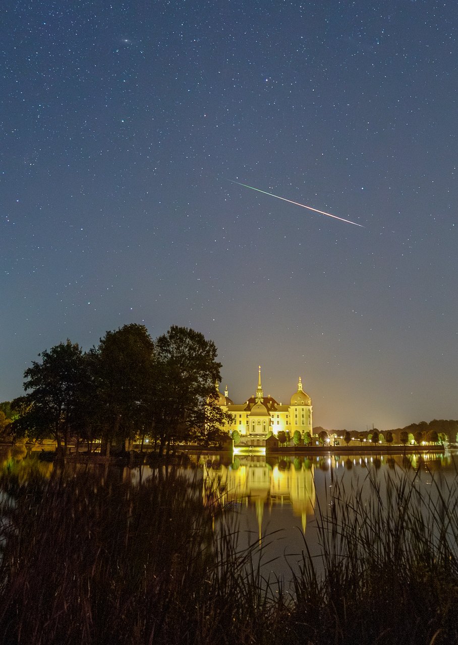 Perseids above Schloss Moritzburg, Saxony. 2024